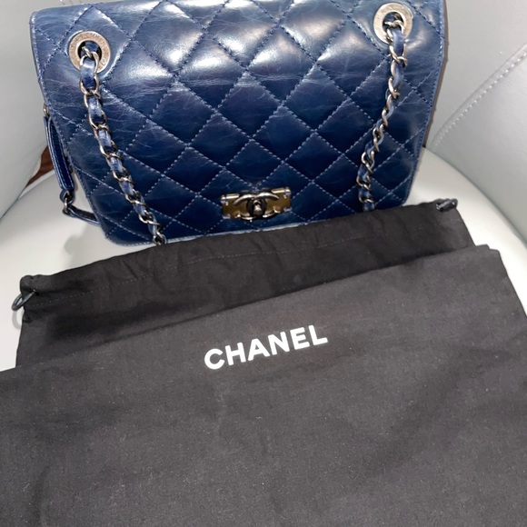 Chanel Quilted Flap Bag with Vintage CC Clasp - Picture 12 of 13